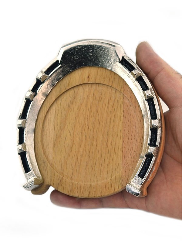 At Nalı Metal Rölyefli Doğal Ahşap Bardak Altlığı